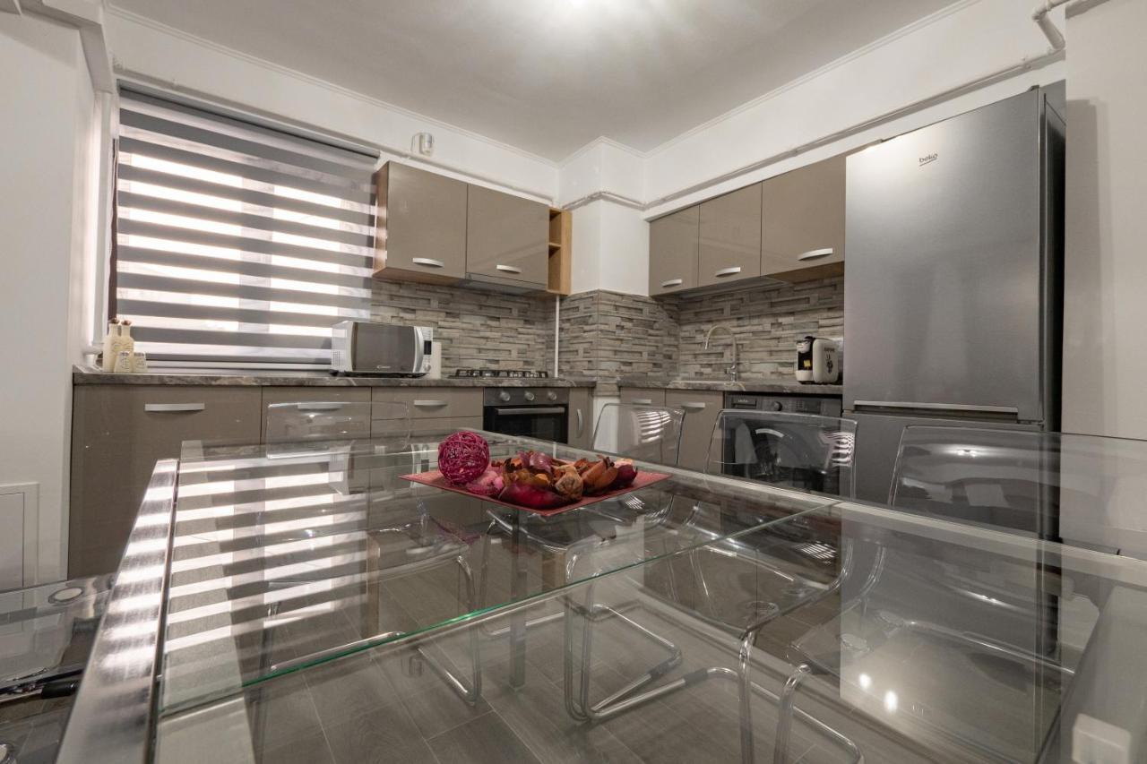 Luxury Ultracentral Pitesti Bagian luar foto